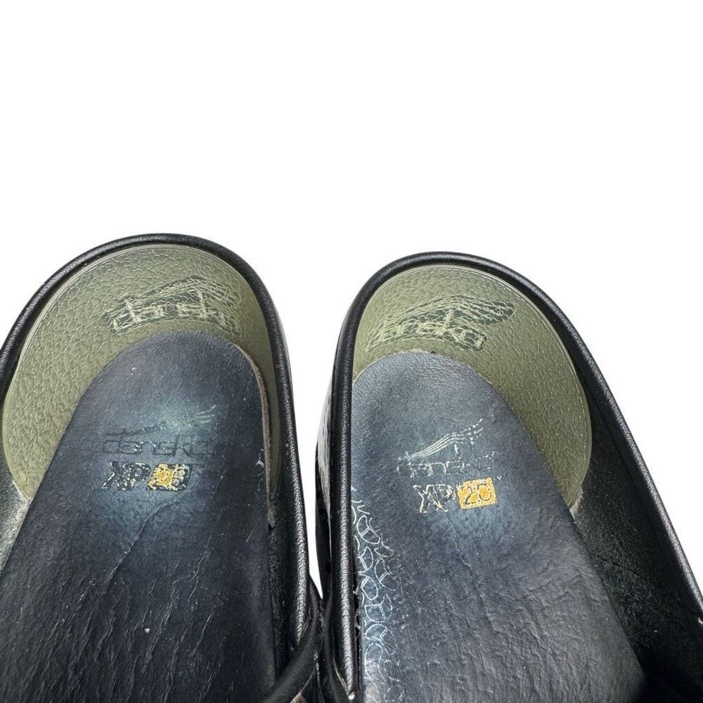 Women's Black Patterned Clogs - image 7